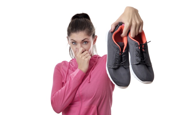 Rimediare al cattivo odore delle scarpe